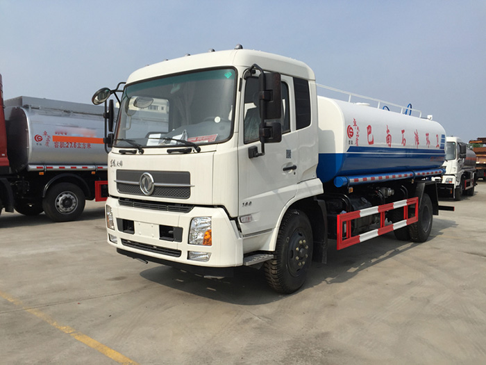 東風(fēng)天錦灑水車